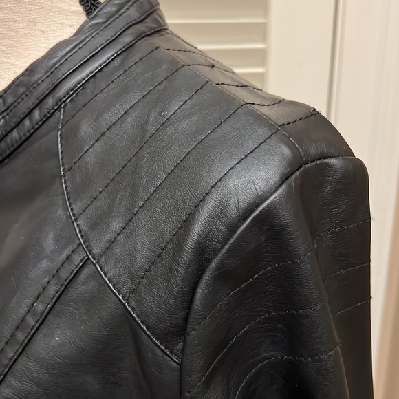 Apt 9 Faux Leather Moto Jacket in Black, Size Large, EUC - Picture 8 of 17